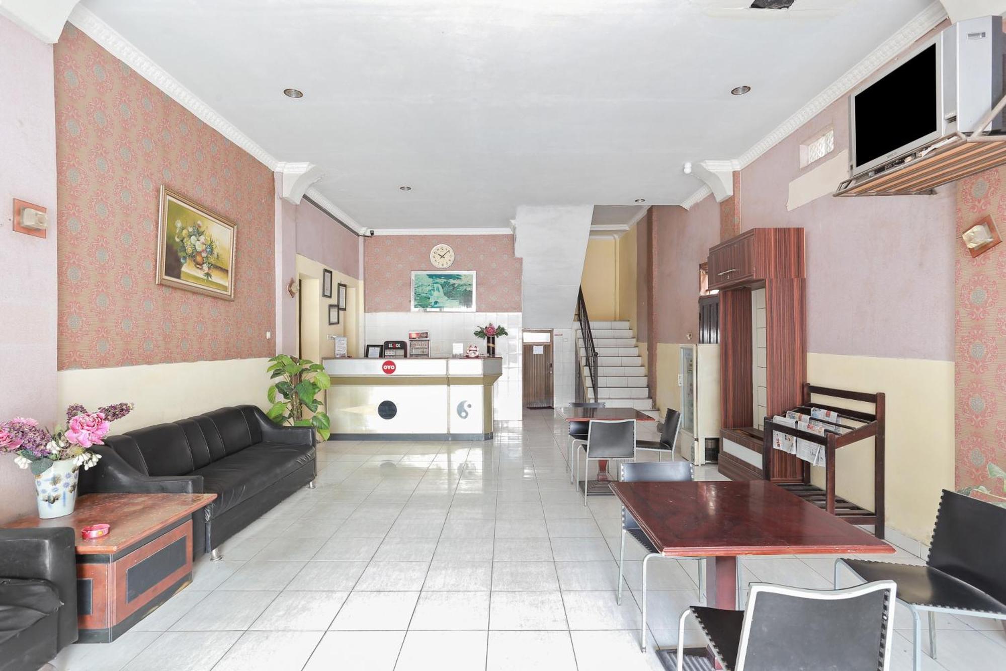 Oyo 93046 Hotel Fortuna Parepare Екстериор снимка