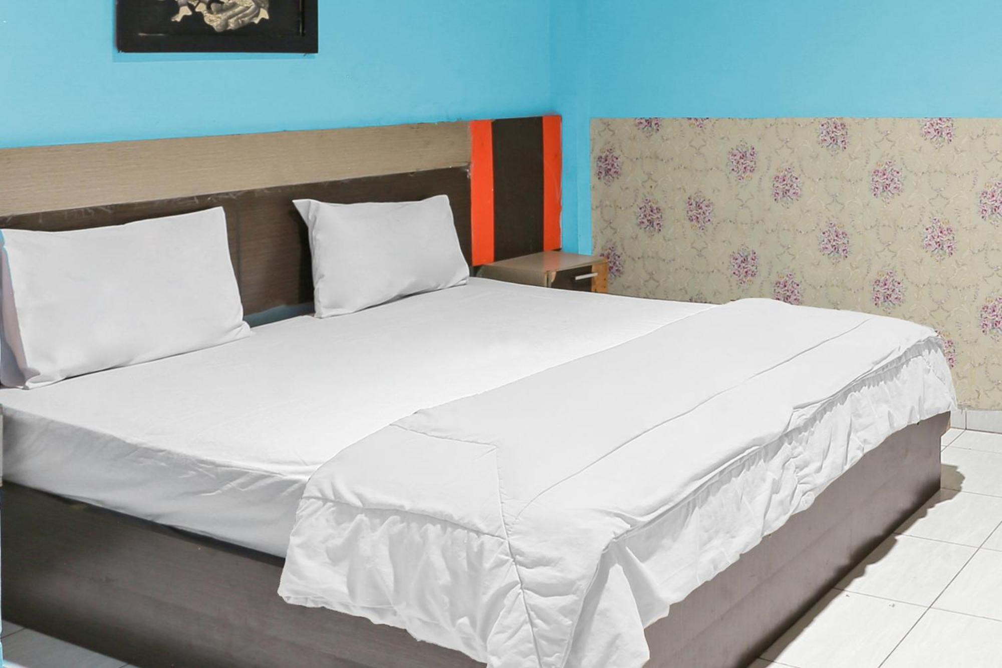 Oyo 93046 Hotel Fortuna Parepare Екстериор снимка