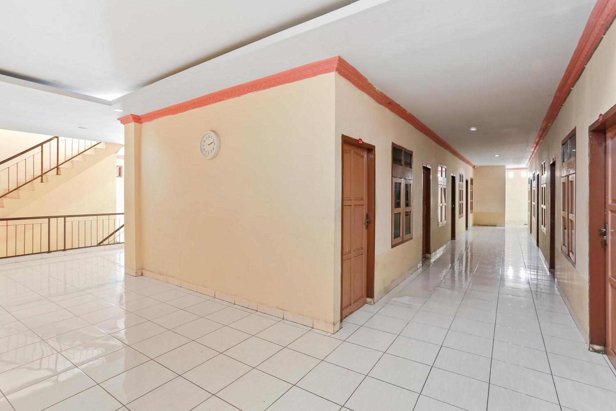 Oyo 93046 Hotel Fortuna Parepare Екстериор снимка