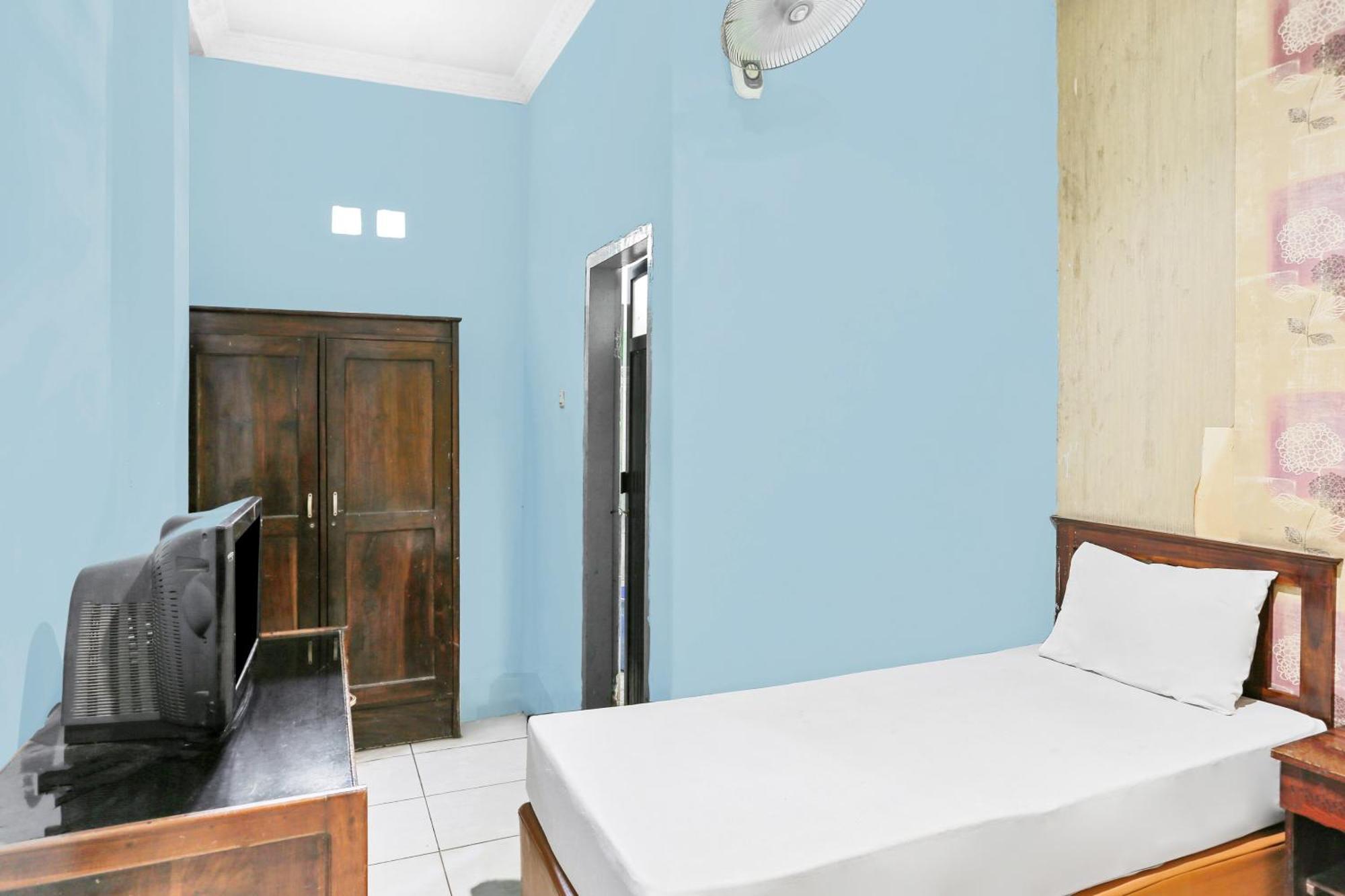 Oyo 93046 Hotel Fortuna Parepare Екстериор снимка