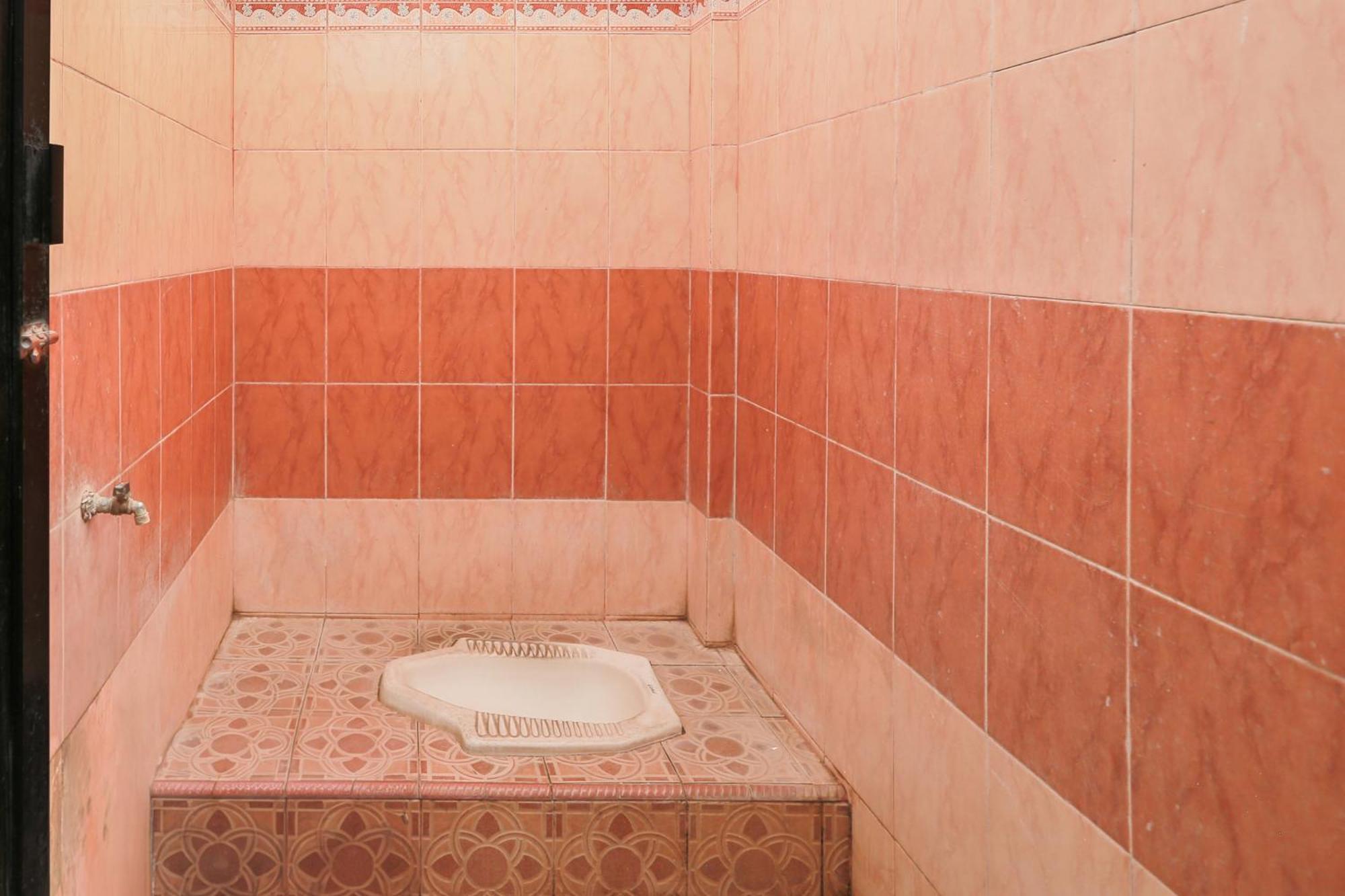 Oyo 93046 Hotel Fortuna Parepare Екстериор снимка